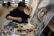 中国写实画派《热血五月·2008》抗震救灾义创作现场 艾轩在创作
